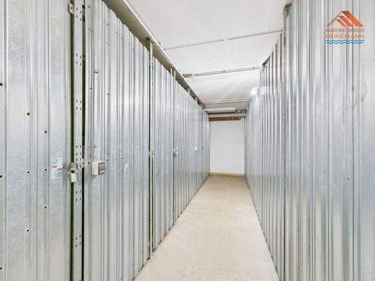 Keller - Blick zum Abstellraum