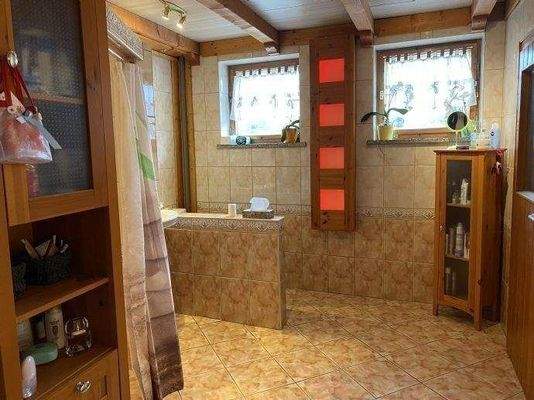 Bad mit Doppeldusche