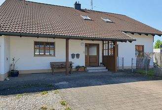 Großes Haus mit 2 Wohneinheiten