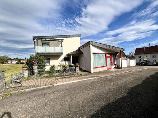 Front und Garagen