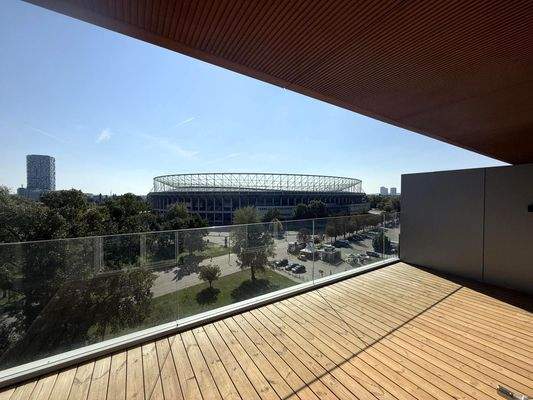 teilweise überdachter Balkon