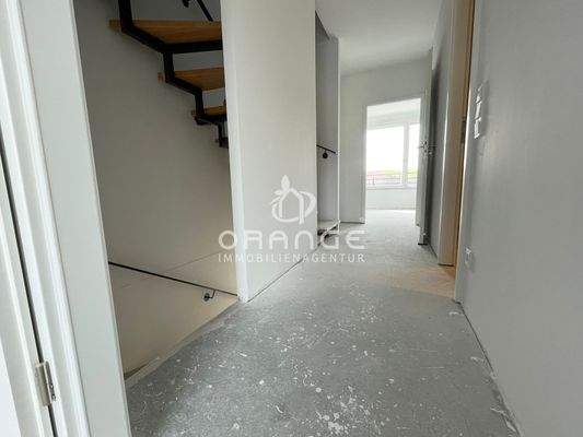 Schlafzimmer 2, links gehts hoch in das DG