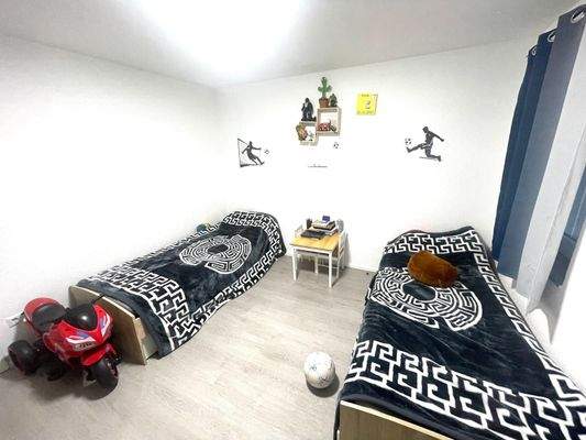 Kinderzimmer 1 OG Wohnung links