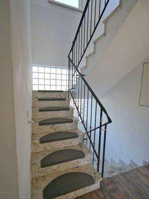 Lichtdurchflutetes Treppenhaus