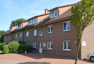 Backstein Mehrfamilienhaus