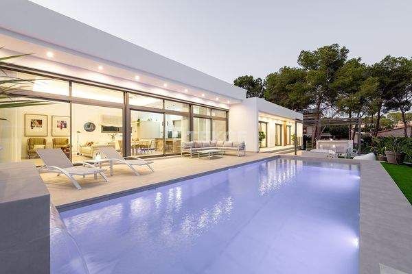 Detached Villas with Private Pools in Pinar de Campoverde Spain