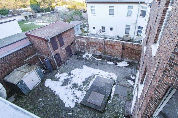 Innenhof mit Nebengelass