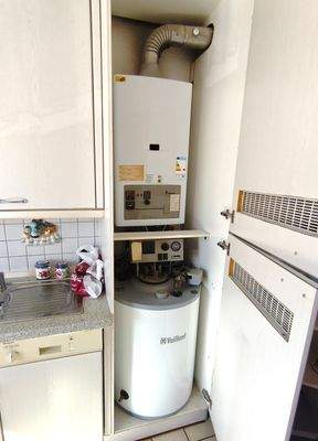 Küche Gastherme und Warmwasserspeicher Vaillant