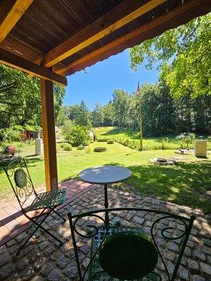 UG: überdachte Terrasse mit Weitblick