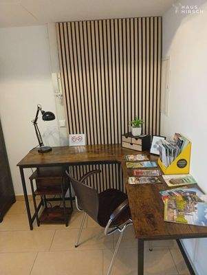 Arbeitsplatz im Flur