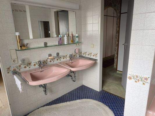 Teilansicht Badbereich Ausgang