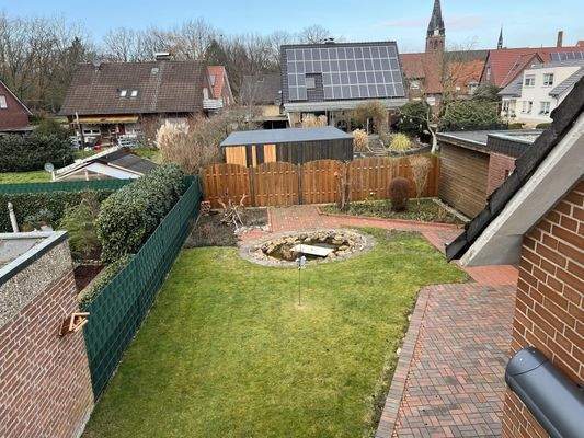 Blick in den Garten (vom Balkon)