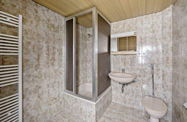 Badezimmer im Dachgeschoss