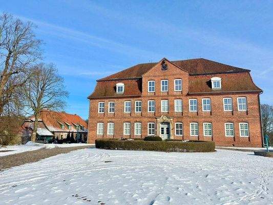 Gelegen neben dem schönen Schloss Plüschow