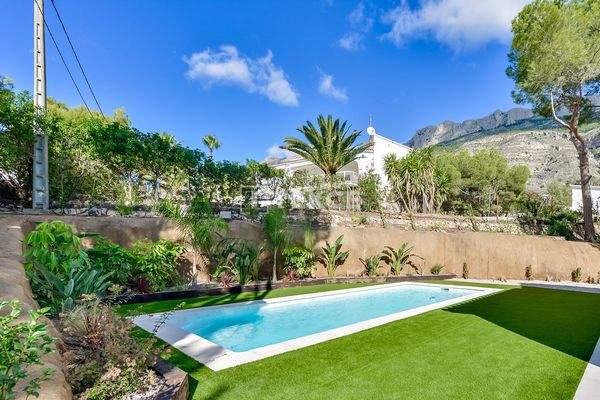 Detached Villa with Private Pool near a Golf Course in Altea