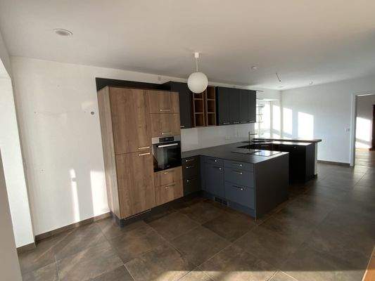 Diese schicke Küche gehört beim Kauf der Wohnung Ihnen!