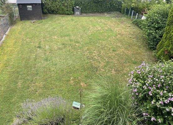 Blick vom Balkon in den Garten