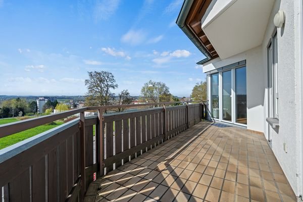 Balkon Wohnbereich und Schlafen