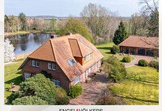 Luftbild Frontansicht vom Anwesen