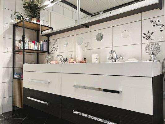 Bad EG Doppelwaschtisch