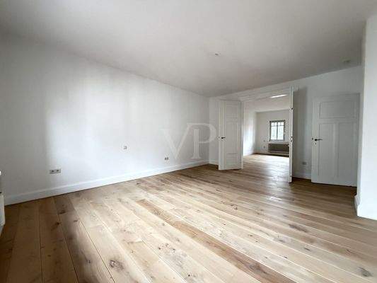 Wohnraum (2) mit Flügeltüren