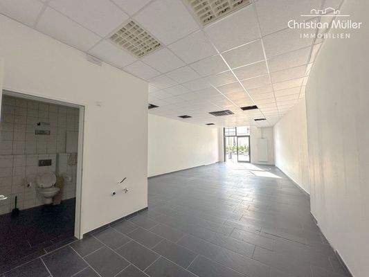 Gewerbefläche mit Eingang zum WC 
