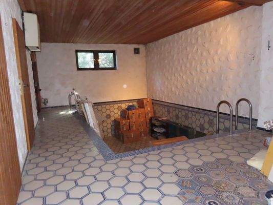 49 Das Schwimmbad mit Vorraum.JPG