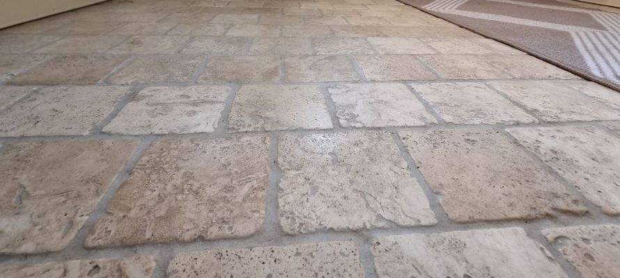 Hochwertige Travertin- Naturstein- Bodenfliesen