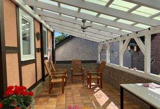 Überdachte Terrasse