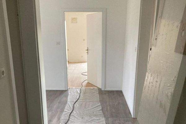 DG Wohnung Flur während Modernisierung