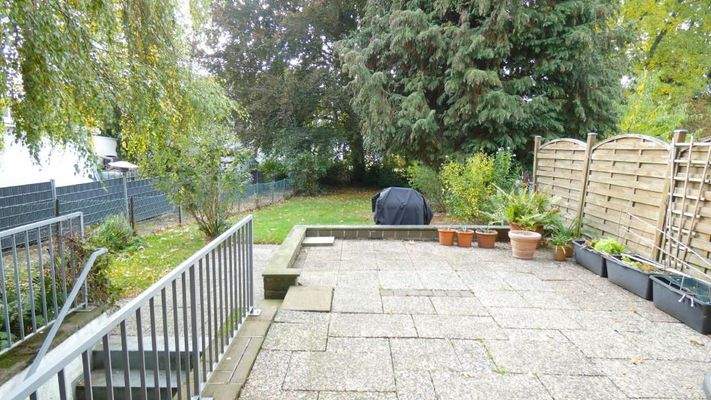 Terrasse mit Kelleraußenzugang