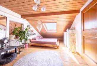 Schlafzimmer mit Dachfenster
