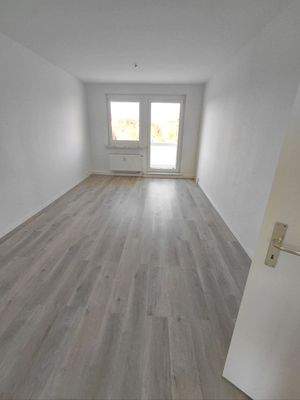 Leeres Zimmer mit Fenster