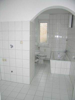 Großes Wannenbad m. Fenster