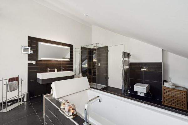 En Suite Badezimmer - Blick zur Tür