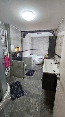 Vorderhaus_OG Bad_01.jpg