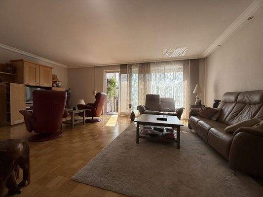 lichtdurchflutetes Wohnzimmer...