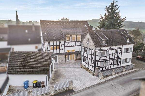 gesamte Liegenschaft