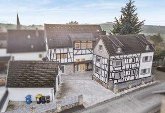 gesamte Liegenschaft