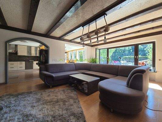 WE01 - Wohnzimmer 11 mit Blick in der Garten