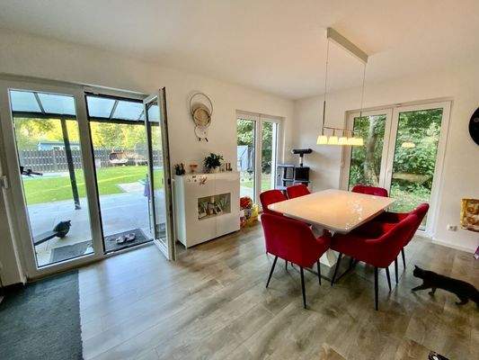 Wohnzimmer mit Essplatz