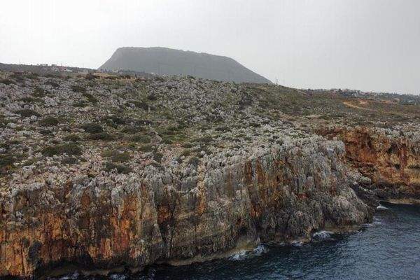 Kreta, Kokkino Chorio: Grundstück am Meer mit Genehmigung für Luxusvilla zu verkaufen