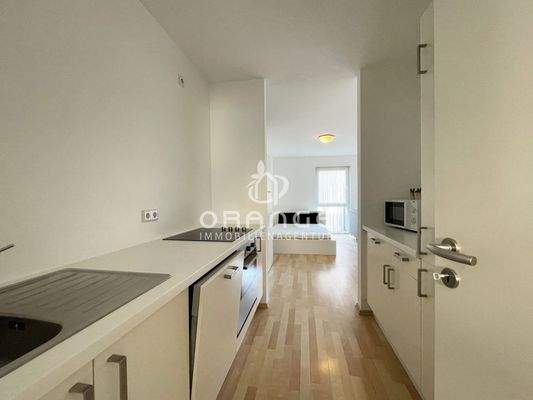 Blick vom Bad durch die Küche Richtung Wohnraum