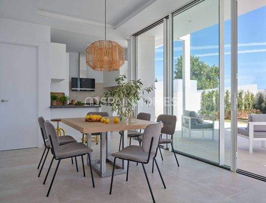 Quality Villas with Sea Views in Marbella's Prime Location