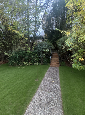 Haus außen Weg.jpeg