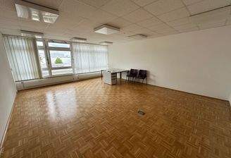 Helles Büro im Obergeschoss