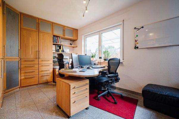 Büro (2 Schreibtische)