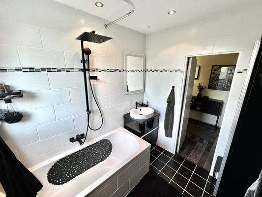 Tageslichtbad mit Dusche