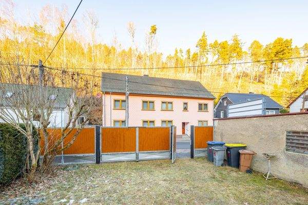 Blick von Garten auf Haus