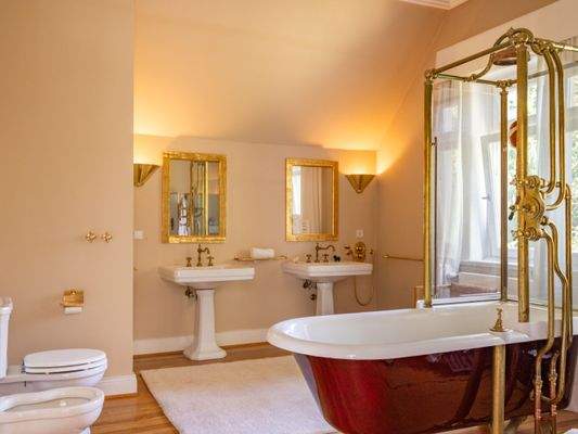 Badezimmer mit englischer Wanne 